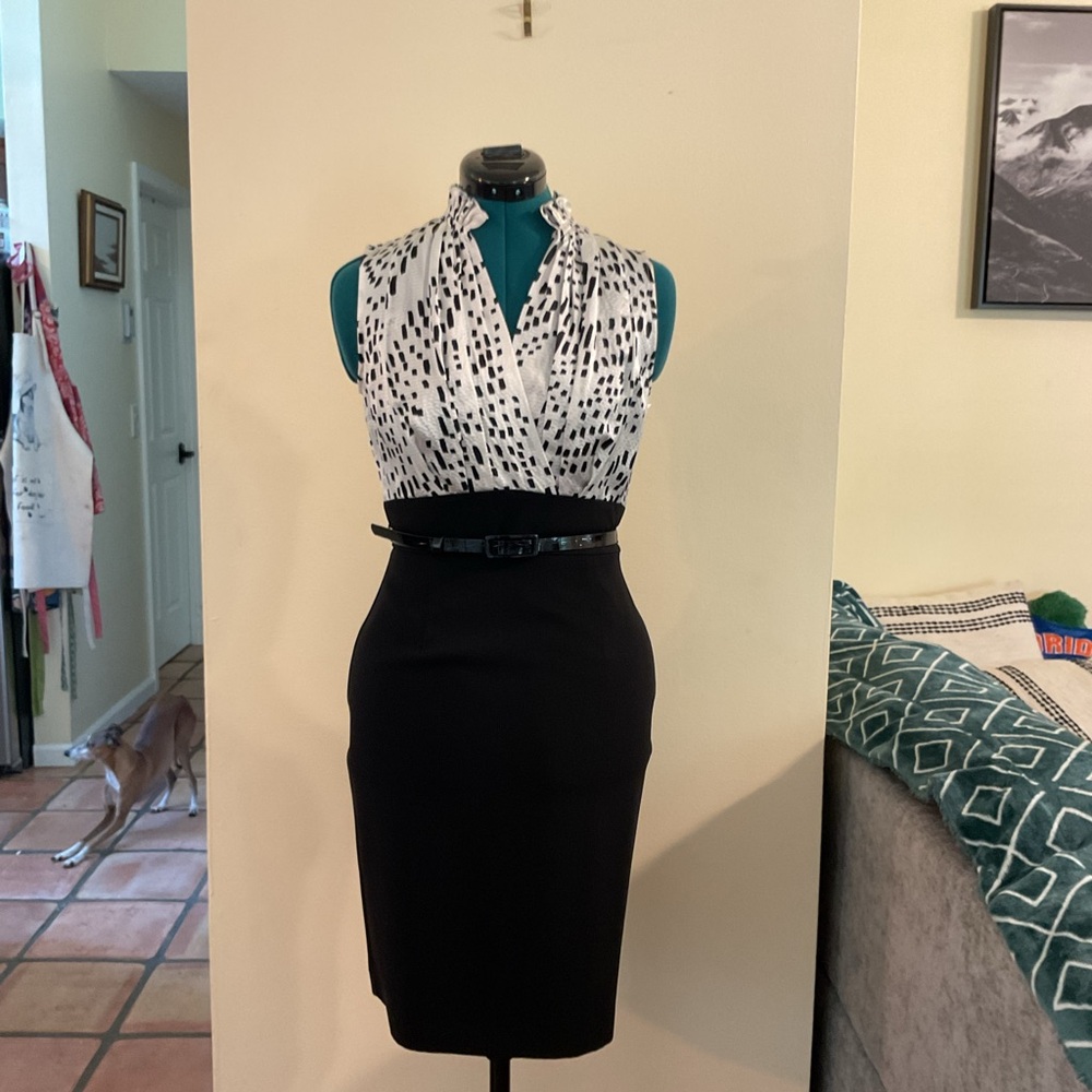 White House Black Market Black and White Pencil Skirt
